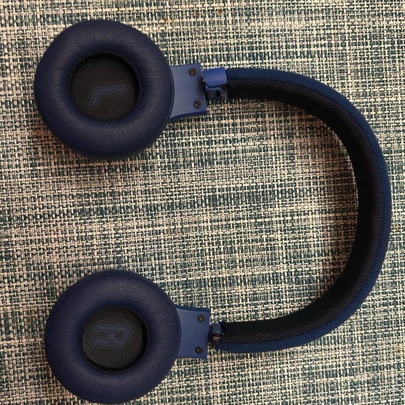 JBL E-Series Headphones | New | Shipped with charger | - Picture 4 of 4